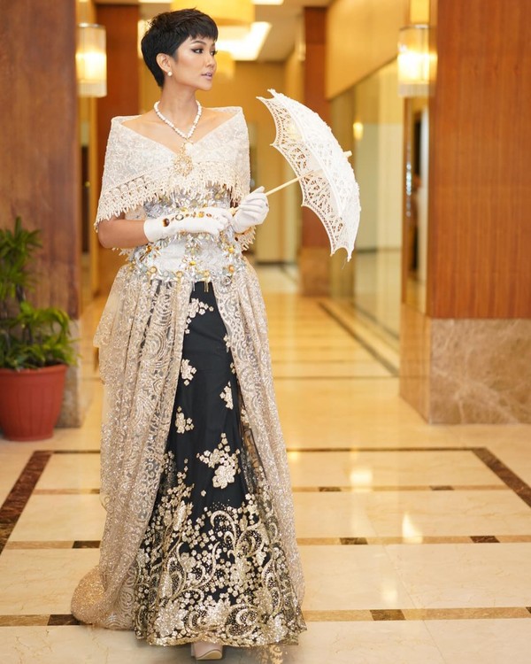 Vừa gặp mặt, HHen Niê liền đọ trình catwalk “siêu xịn” với Hoa hậu đẹp nhất thế giới 2010 - Ảnh 5. Vừa gặp mặt, HHen Niê liền đọ trình catwalk “siêu xịn” với Hoa hậu đẹp nhất thế giới 2010 - Ảnh 5.