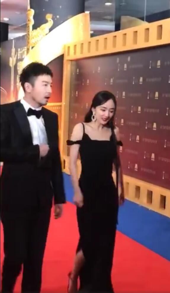 Diện trang phục lộng lẫy tại sự kiện, Dương Mịch vẫn bị chê bai vì lý do này - Ảnh 6. Diện trang phục lộng lẫy tại sự kiện, Dương Mịch vẫn bị chê bai vì lý do này - Ảnh 6.