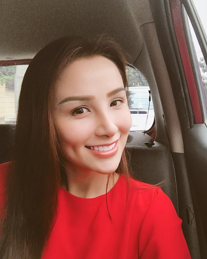 Hoa hậu Diễm Hương nức nở nói lời xin lỗi sau 4 năm bị mẹ ruột từ mặt - Ảnh 2.