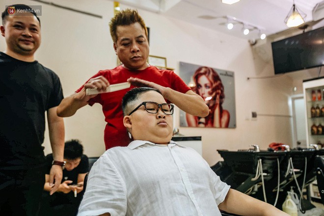 Người Hà Nội rủ nhau đi cắt miễn phí kiểu tóc giống Tổng thống Donald Trump và nhà lãnh đạo Kim Jong-un - Ảnh 11.