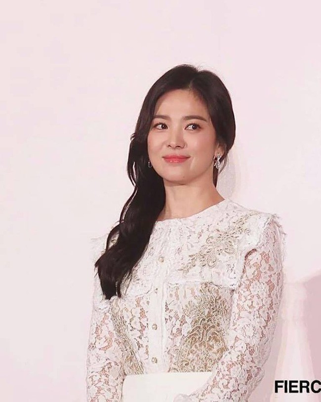 Song Hye Kyo xuất hiện với diện mạo khác lạ, lần đầu đưa ra tuyên bố khiến fan khá ngỡ ngàng - Ảnh 1.