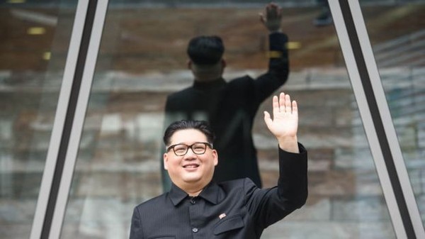 Thu nhập khó tin của cặp đôi có vẻ ngoài giống nhà lãnh đạo Kim Jong-un - Ảnh 2.