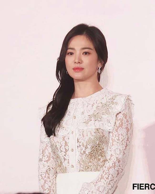 Song Hye Kyo xuất hiện với diện mạo khác lạ, lần đầu đưa ra tuyên bố khiến fan khá ngỡ ngàng - Ảnh 3.