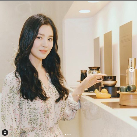 Song Hye Kyo xuất hiện với diện mạo khác lạ, lần đầu đưa ra tuyên bố khiến fan khá ngỡ ngàng - Ảnh 4.