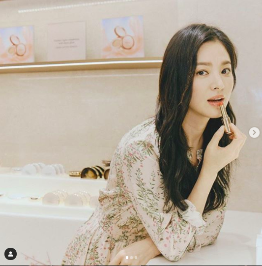 Song Hye Kyo xuất hiện với diện mạo khác lạ, lần đầu đưa ra tuyên bố khiến fan khá ngỡ ngàng - Ảnh 5.