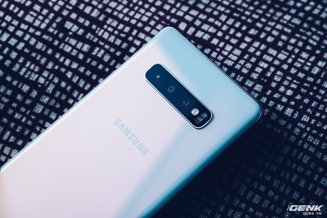 Mở hộp Galaxy S10+ luôn cho nóng: Nhìn vỏ thôi cũng thấy sang xịn mịn, phụ kiện đồng màu tùy thích với máy - Ảnh 8.