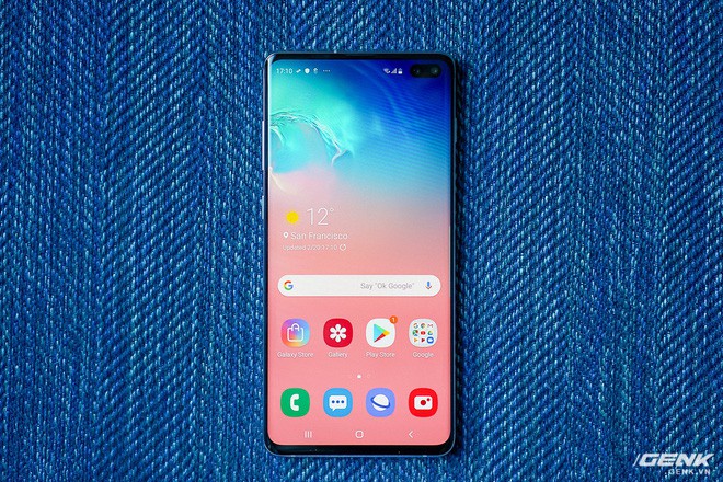 Cận cảnh nốt ruồi duyên của Galaxy S10+: Có che mất nội dung không, xem video có khó chịu không, chơi game thì thế nào? - Ảnh 2.