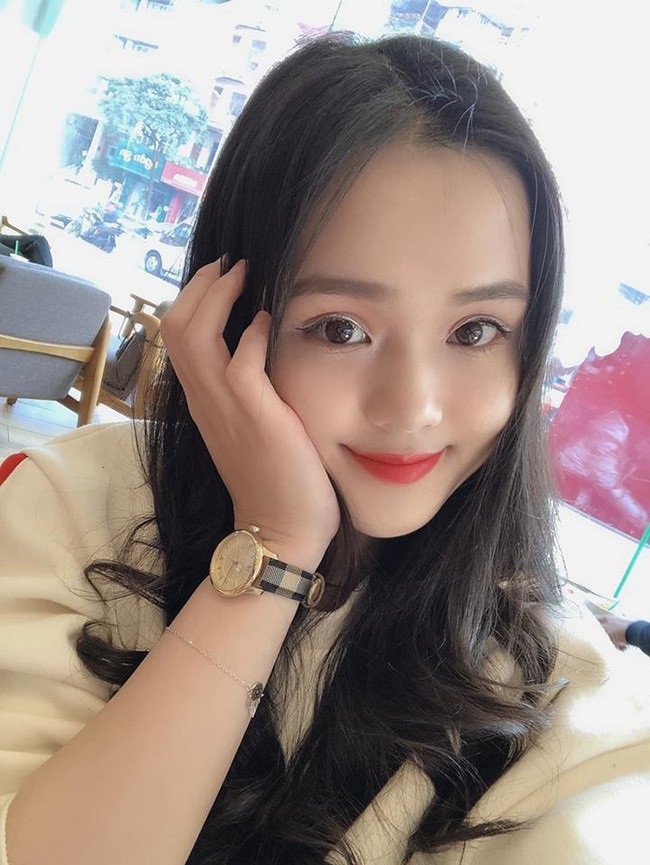 Chỉ đăng 1 bức ảnh selfie, bạn gái Duy Mạnh lại bị chê trách nhà giàu còn muốn moi tiền người yêu và fan, lý do là... - Ảnh 1.