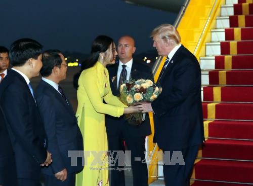 Những nữ sinh vừa xinh vừa giỏi từng gây sốt khi được tặng hoa cho Tổng thống, Thủ tướng các quốc gia đến thăm Việt Nam - Ảnh 2.