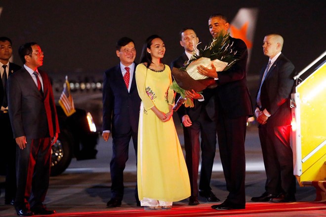 Những nữ sinh vừa xinh vừa giỏi từng gây sốt khi được tặng hoa cho Tổng thống, Thủ tướng các quốc gia đến thăm Việt Nam - Ảnh 12.