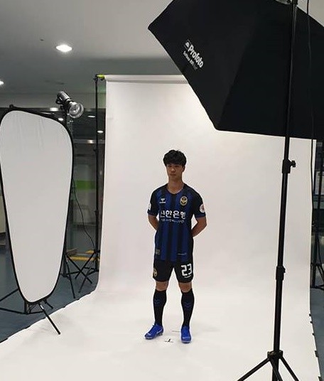 Công Phượng chụp ảnh cực ngầu, sẵn sàng chinh phục K-League - Ảnh 1.