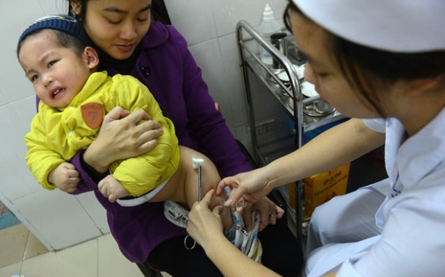 Hàng nghìn người mắc sởi do không chịu tiêm vắc xin phòng bệnh - Ảnh 2.