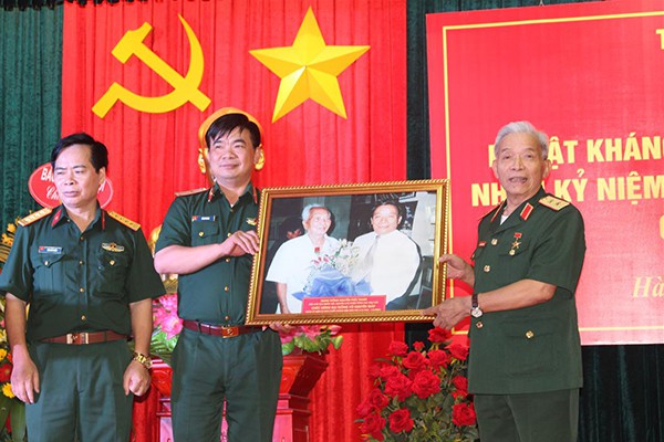 Áo trấn thủ của Trung tướng, anh hùng Nguyễn Phúc Thanh  - Ảnh 1.