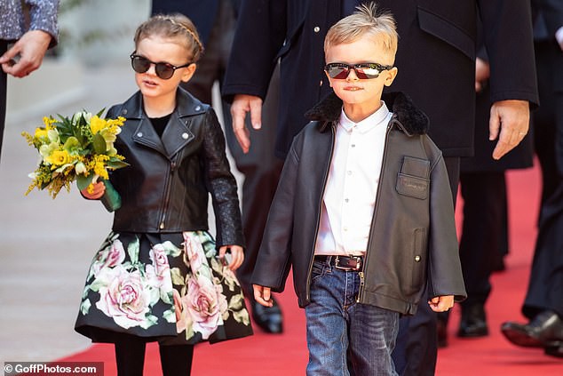 Cặp song sinh của hoàng gia Monaco bất ngờ xuất hiện cực ngầu, sành điệu trên thảm đỏ khiến dư luận phát sốt hơn cả 3 con nhà Công nương Kate - Ảnh 6.