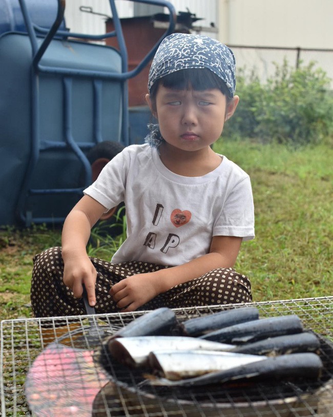 Mẹ toàn đăng ảnh “dìm hàng” 2 con, dân mạng lập tức chia phe, bên ủng hộ, phía chỉ trích: “Có phải là mẹ không vậy?” - Ảnh 12.