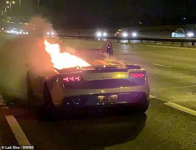 Chi 300 triệu bảo dưỡng Lamborghini, thanh niên vừa lái thử thì xe nổ tung suýt chết - Ảnh 3.