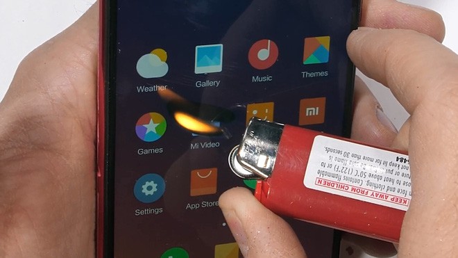 Redmi Note 7 dễ dàng bị bẻ cong bằng tay, không bền như quảng cáo? - Ảnh 4.