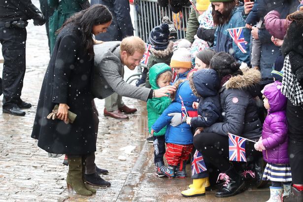 Bất chấp tin đồn Meghan mang thai giả, Hoàng tử Harry đã âm thầm chứng minh, bảo vệ vợ bằng hành động này - Ảnh 4.