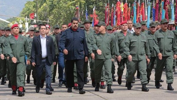 Dè chừng kịch bản nhuốm máu của Mỹ, ông Maduro đặt câu hỏi khó cho quân đội Venezuela - Ảnh 1.