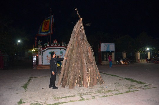  Độc đáo tục xin lửa đêm giao thừa ở ngôi làng cổ gần 400 năm  - Ảnh 4.