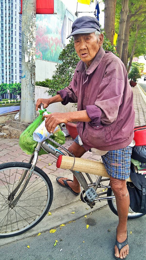 Sài Gòn lạ mắt ngày mồng Hai Tết Kỷ Hợi - Ảnh 6.