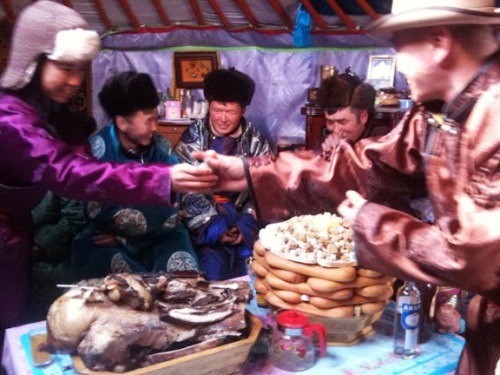 Phong tục kì lạ ngày Tết trên thảo nguyên Mông Cổ - Ảnh 3.