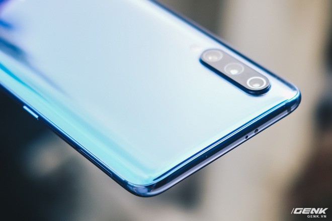 Mở hộp Xiaomi Mi 9: Snapdragon 855, 3 camera, cảm biến vân tay dưới màn hình, giá 12 triệu - Ảnh 7.