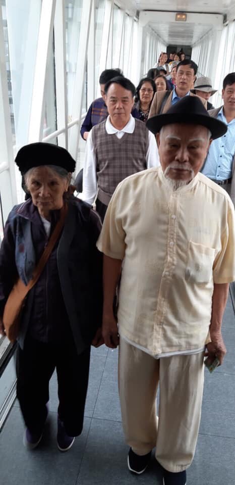 Cụ ông 92 tuổi bao vợ cùng 16 người con đi Đà Lạt - Nha Trang, các cháu chỉ được ở nhà hóng ảnh - Ảnh 2.