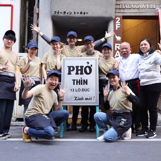 Xôn xao hình ảnh phở Thìn Lò Đúc ở Tokyo, khách xếp hàng đông nườm nượp - Ảnh 1.