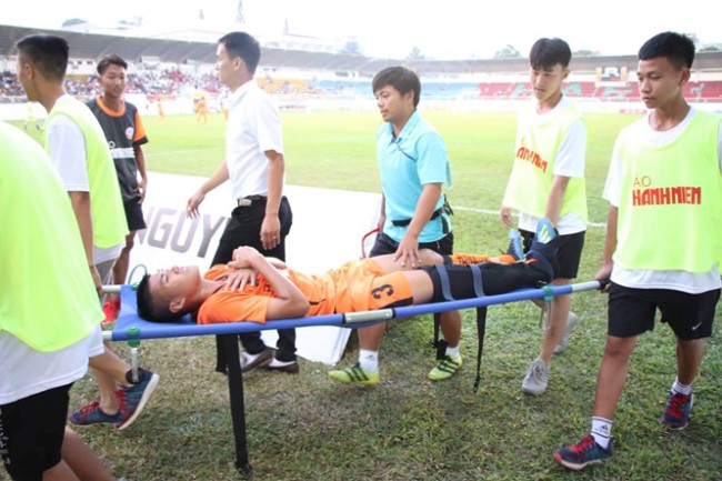 Đội trưởng U.19 SHB Đà Nẵng vẫn chưa thể phẫu thuật sau chấn thương kinh hoàng - Ảnh 1.