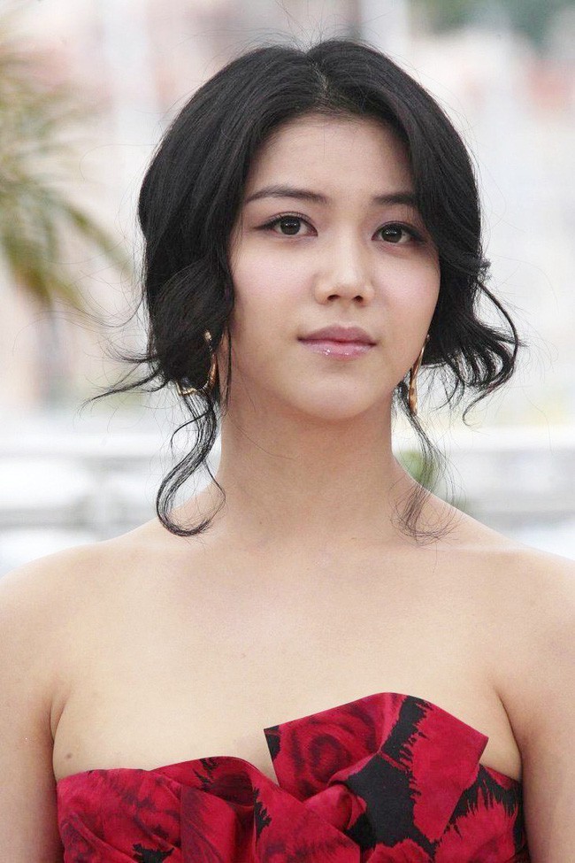 Cảnh phim ngoại tình 18+ gây sốc của mỹ nhân bị đồn là tiểu tam khiến Song Hye Kyo - Song Joong Ki ly hôn  - Ảnh 1.