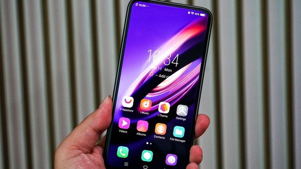 Đây là chiếc smartphone đến từ tương lai: Không có nút bấm vật lý, cũng chẳng có cổng kết nối nào - Ảnh 2.