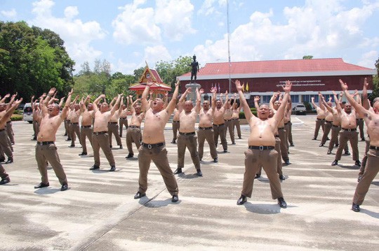 Thái Lan: Lười, ăn nhiều, cảnh sát bị gửi đi trại để triệt mỡ thừa - Ảnh 2.