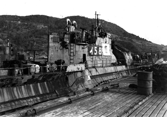 Chiến hạm USS Indianapolis và sự tàn bạo của cá mập - Ảnh 2.