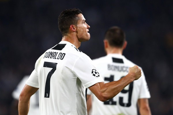 Ronaldo: 'Siêu nhân' hay kẻ sắp hết thời ăn may?
