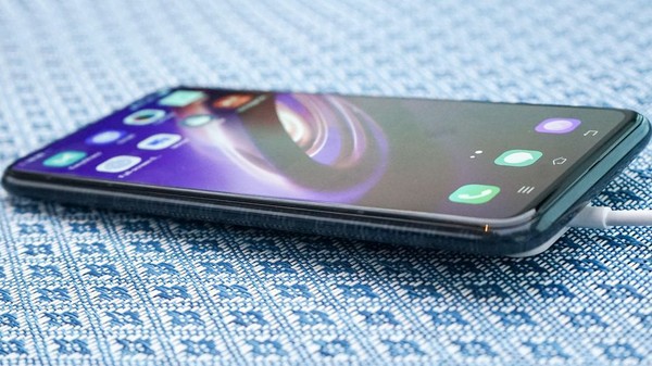 Đây là chiếc smartphone đến từ tương lai: Không có nút bấm vật lý, cũng chẳng có cổng kết nối nào - Ảnh 10.