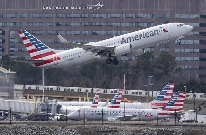 Ông Trump ra lệnh đắp chiếu dòng máy bay Boeing 737 MAX - Ảnh 2.