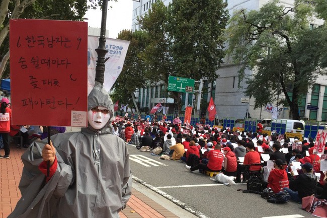 Đại dịch quay lén phụ nữ rúng động xã hội Hàn Quốc: Ra đường nơm nớp lo sợ, về nhà cũng không được bình yên - Ảnh 1.