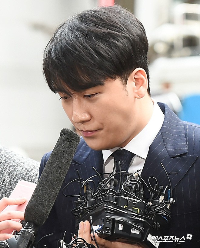 Clip Seungri chính thức trình diện để thẩm vấn: Vẫn đi xe sang nhưng tiều tuỵ hẳn, mắt đỏ rưng rưng xin lỗi nạn nhân - Ảnh 7.