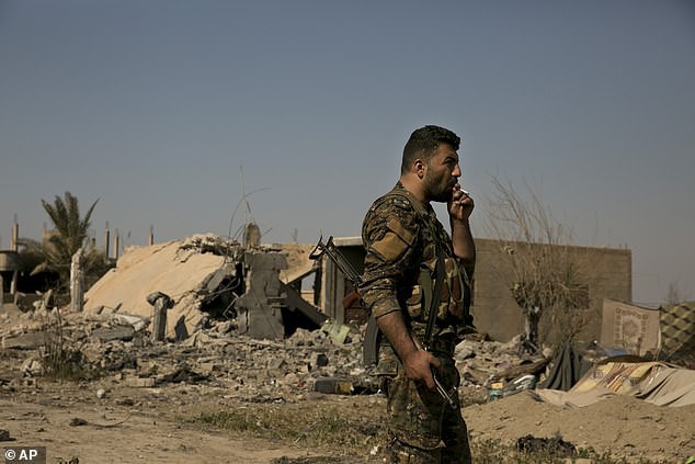 Chùm ảnh cận cảnh chiến trường nơi phe nổi dậy Syria đánh cho kẻ thù hoảng loạn - Ảnh 9.