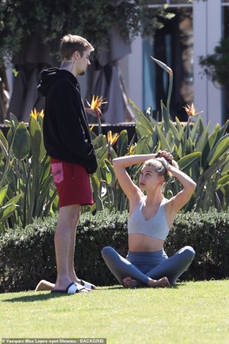 Justin Bieber và Hailey Baldwin cãi vã căng thẳng trong công viên ở Mỹ - Ảnh 7.