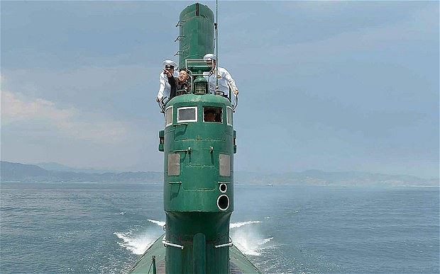 Soi hạm đội tàu ngầm của ông Kim Jong-un - Ảnh 1.