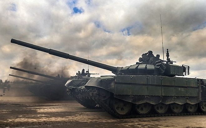 Những chiếc xe tăng T-72 được độ chế vỏ giáp siêu độc đáo của Quân đội Syria - Ảnh 1.