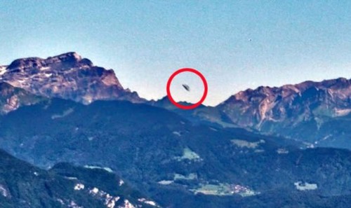 UFO xuất hiện ở dãy núi Alps, Thụy Sĩ? - Ảnh 1.
