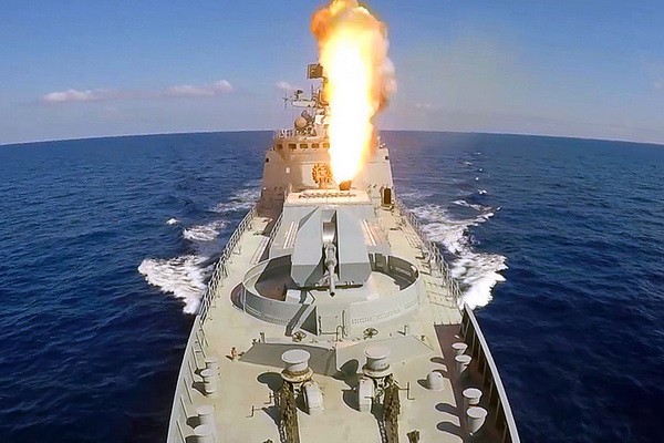 Khinh hạm hiện đại nhất Nga đánh chặn đòn tập kích tên lửa ồ ạt của đối phương ở Syria - Ảnh 1.