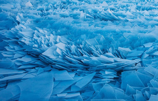 Mặt hồ đóng băng vỡ thành hàng triệu mảnh, dân mạng băn khoăn: Frozen đời thực hay gì? - Ảnh 5.