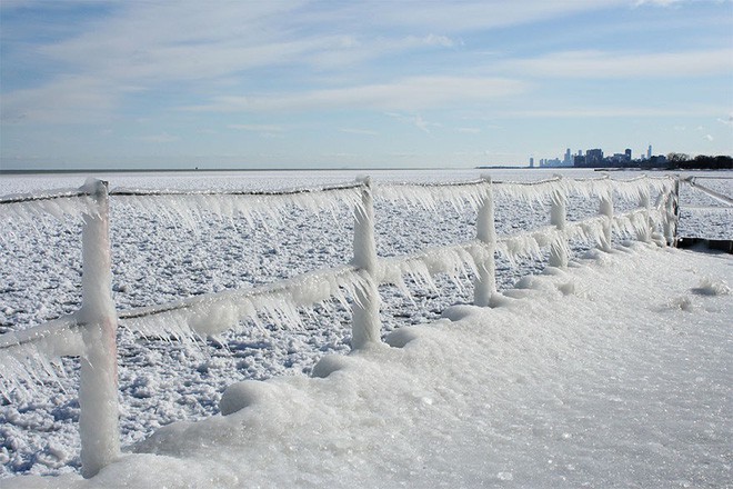 Mặt hồ đóng băng vỡ thành hàng triệu mảnh, dân mạng băn khoăn: Frozen đời thực hay gì? - Ảnh 11.