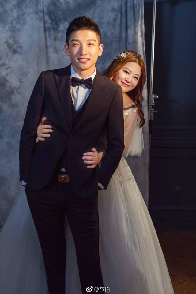 Cặp đôi đũa lệch nổi tiếng Trung Quốc làm đám cưới, dân mạng được phen cười bò vì xuất hiện kẻ cơ hội này - Ảnh 4.