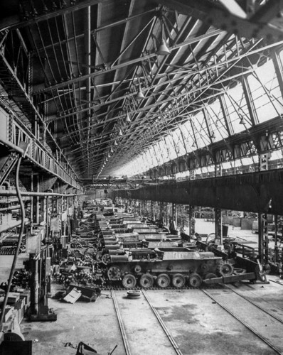 Bên trong các nhà máy sản xuất xe tăng thời Thế chiến thứ 2 - Ảnh 13.