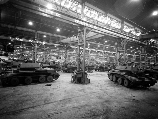 Bên trong các nhà máy sản xuất xe tăng thời Thế chiến thứ 2 - Ảnh 3.